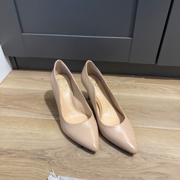 VINCE CAMUTO Leather Nude Pointy Heels - Picture 4 of 8